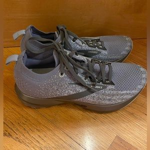 Brooks (Levitate) DNA AMP Sneaker